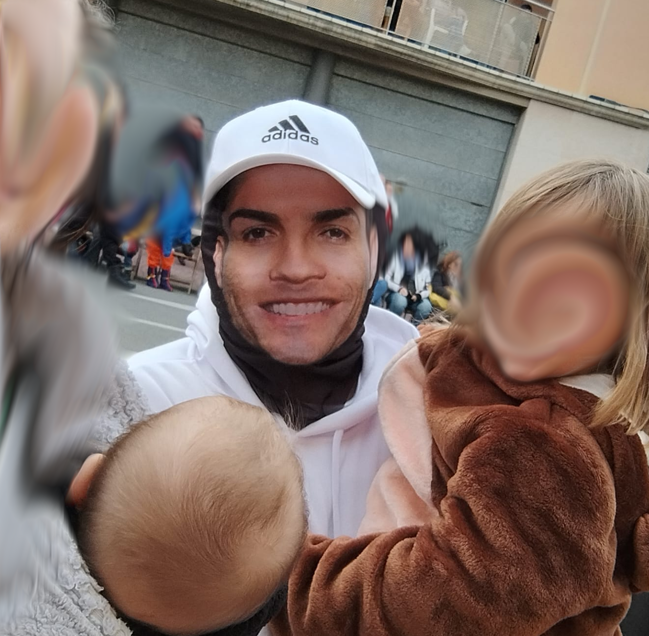 Close enough with CR7 to babysit his kids